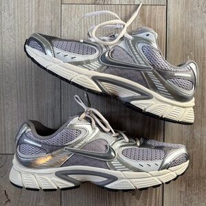 Nike Mens Metallic Silver Size 12 Tennis Shoes NEW